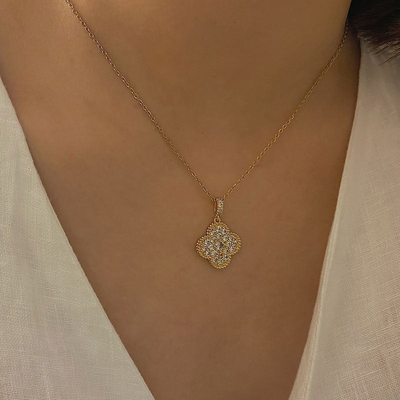Collana con Pendente Minimalista a Quadrifoglio da Donna in Acciaio al Titanio con Finitura Placcata e Catena Snake