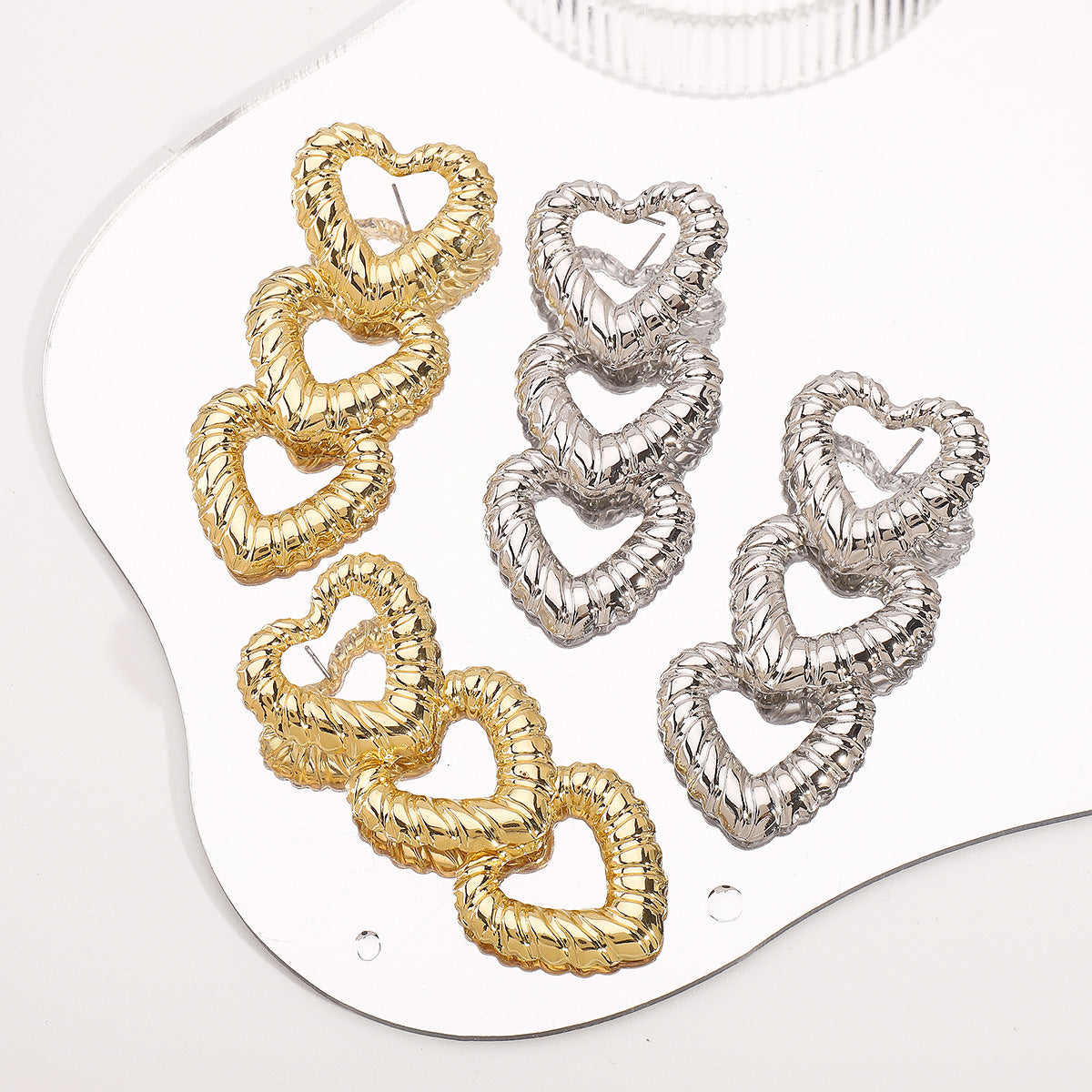 Pendientes de hierro electrochapados minimalistas largos con forma de corazón para mujer