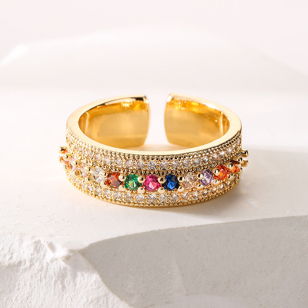 Anello geometrico da donna in rame placcato oro 18 carati e zirconi rainbow micro-incastonati per un look alla moda da indossare ogni giorno