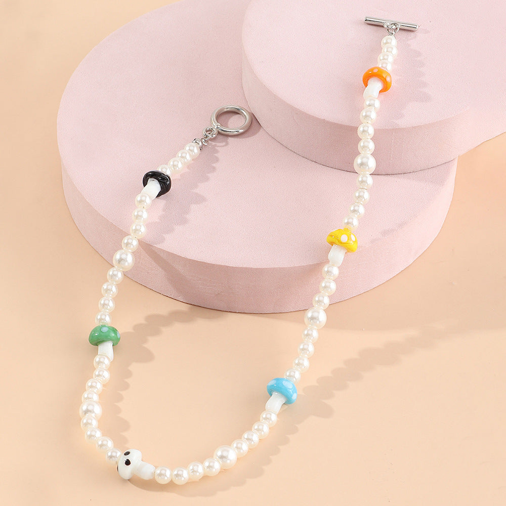 Collana in resina a forma di fungo cartone animato per bambini con chiusura ad anello minimalista e catenina di perline
