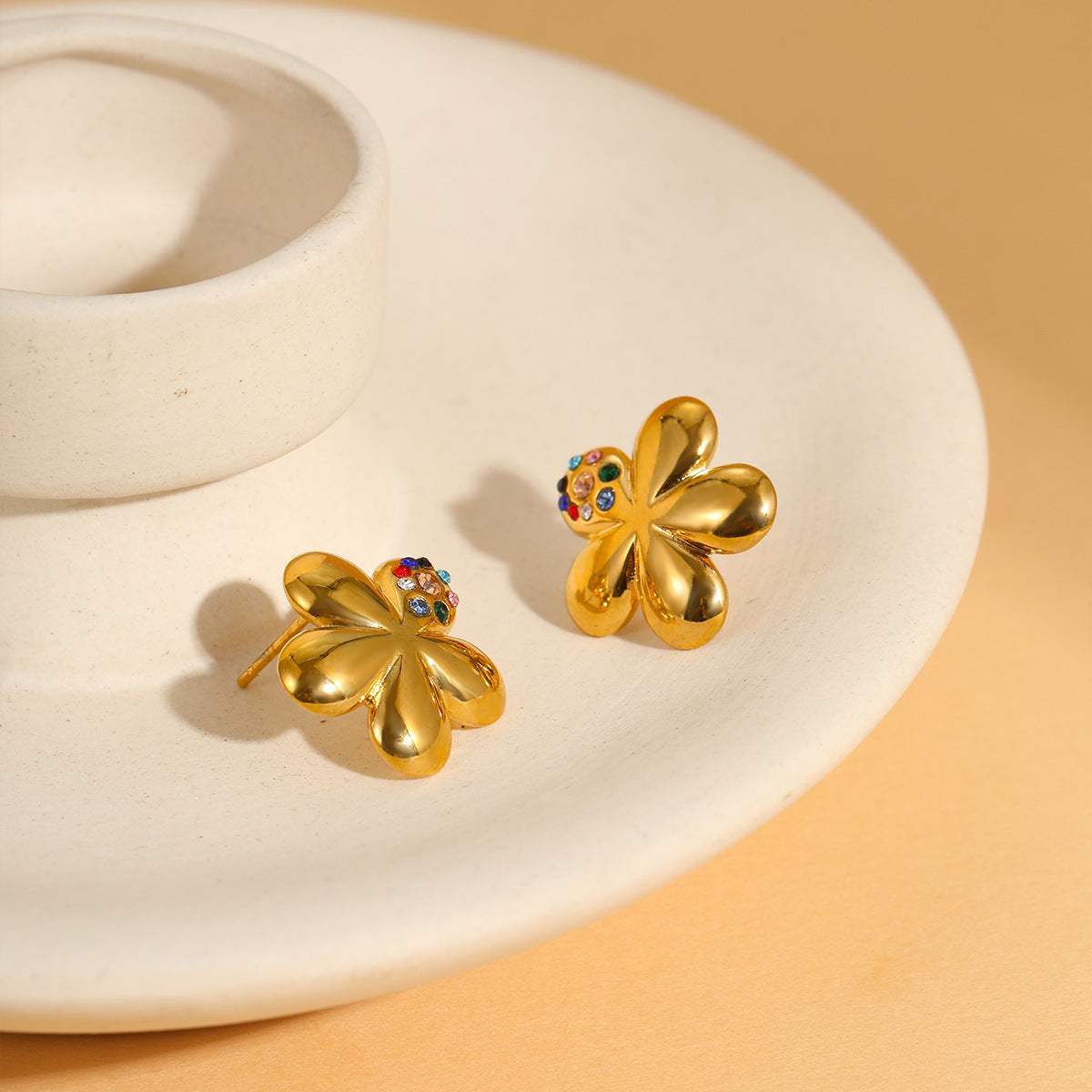 Fashionable Floral-Shaped Rhinestone-Inlaid Titanium Steel Stud Earrings for Women with Plated Finish