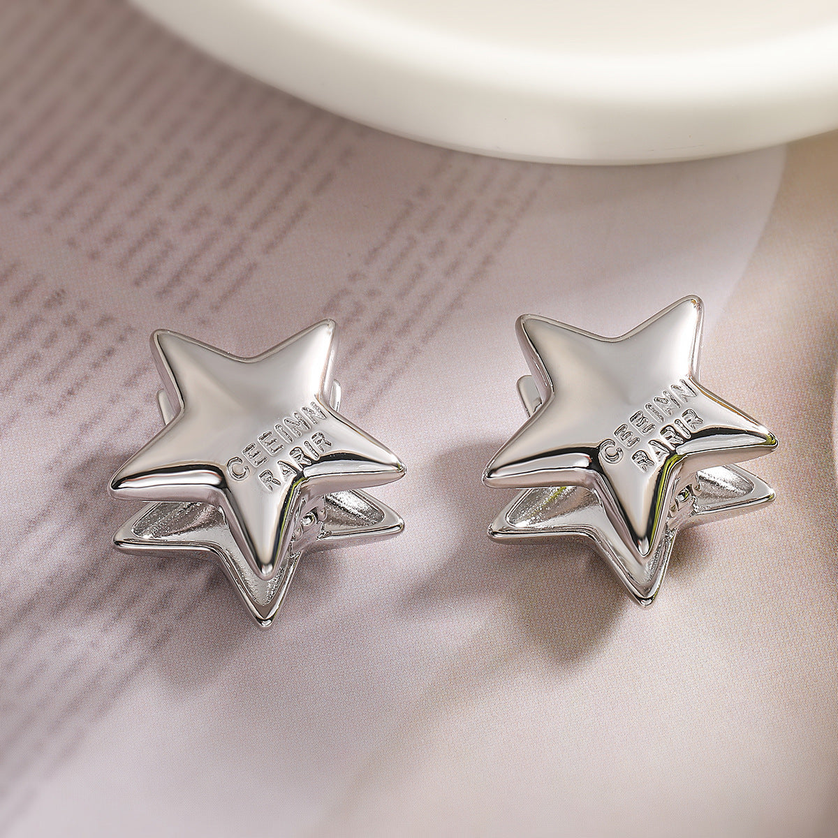 Minimalist Star-Shaped Copper Earrings with Gold Plating for Women, Geometric Design, Versatile Fashion Accessory