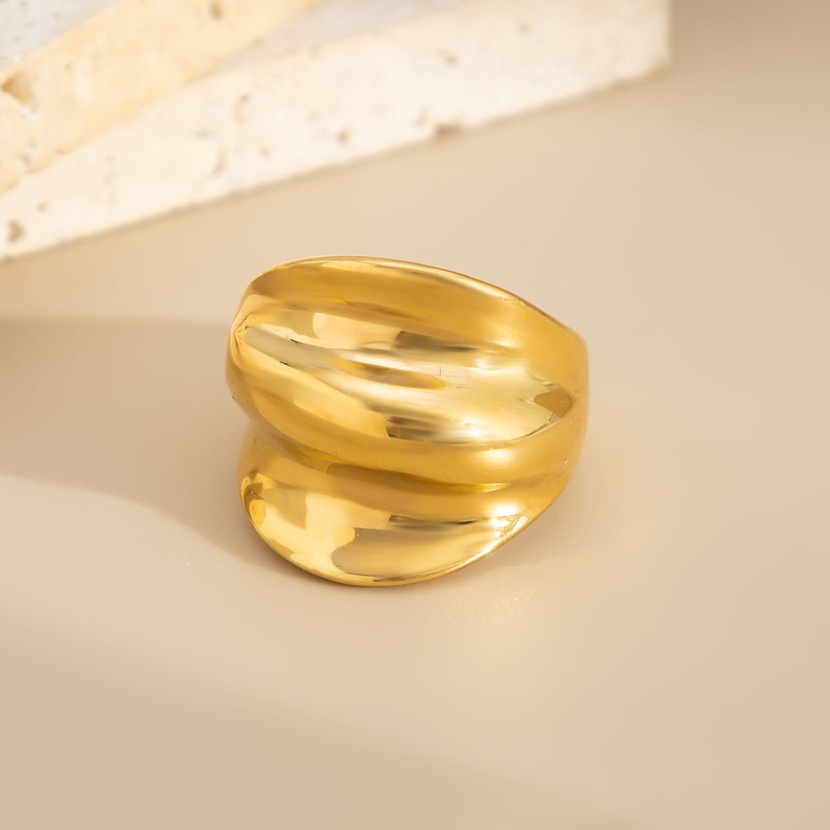 Anello da donna in lega geometrico minimalista color freddo con superficie ondulata e design irregolare