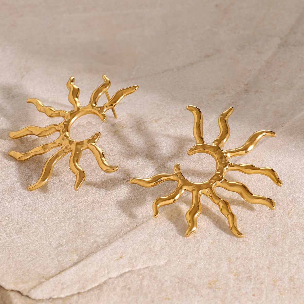 Aretes de acero inoxidable con forma de girasol, minimalistas, con acabado galvanizado para mujer