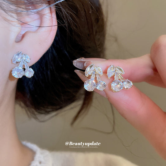 Pendientes minimalistas de cobre con forma de cereza y circonitas incrustadas, con postes de acero inoxidable para mujer