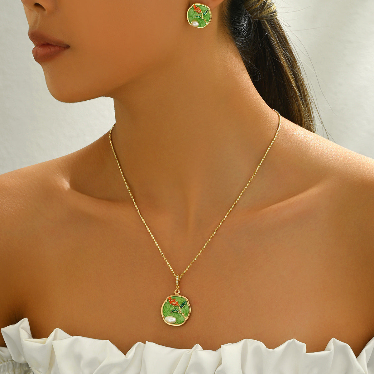Collana con pendente e orecchini in stile rustico floreale da donna, in lega, smalto a goccia, con perle finte e catena per clavicola