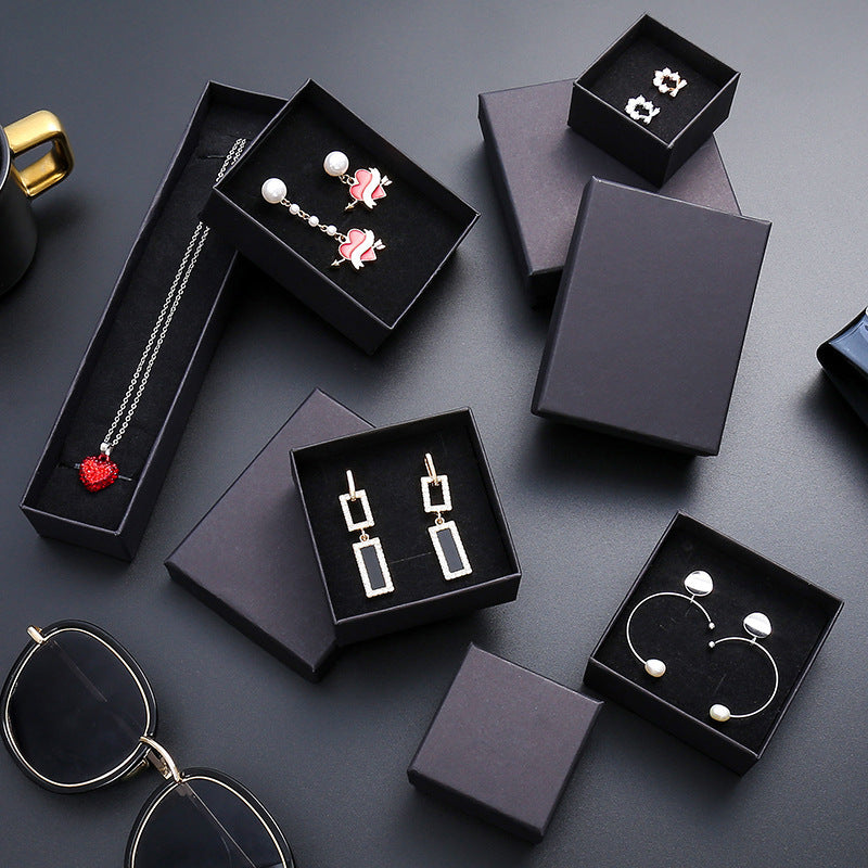 Caja de joyería de papel kraft negro para anillos, pendientes, pulseras, collares con inserto de esponja