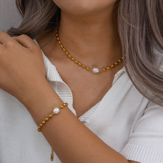 Set collana alla moda ovale in acciaio inossidabile con perle e ciondolo in acciaio al titanio con finitura galvanizzata da donna