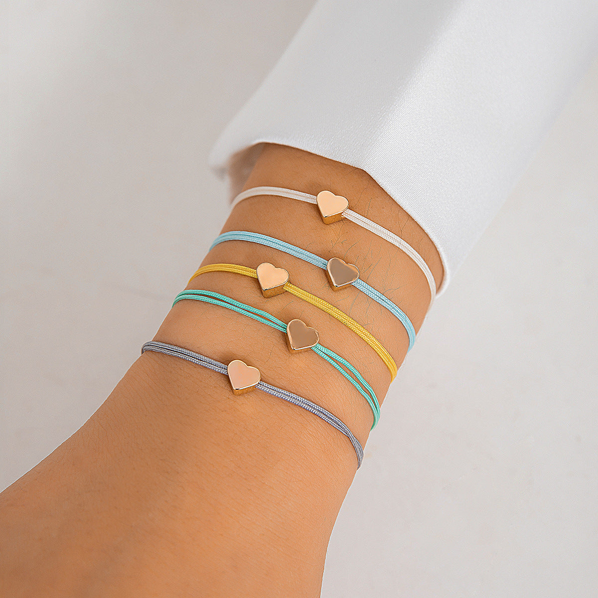 Set braccialetto minimalista a cuoricino regolabile con chiusura a scorrimento in lega con finitura placcata da donna, bracciale colorato dolce e ispirato al bosco impilabile
