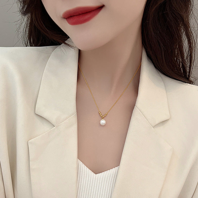 Minimalist Cold-Tone Bean-Shaped Freshwater Pearl Necklace for Women with Titanium Steel Pendant and Plated Finish on Clavicle Chain