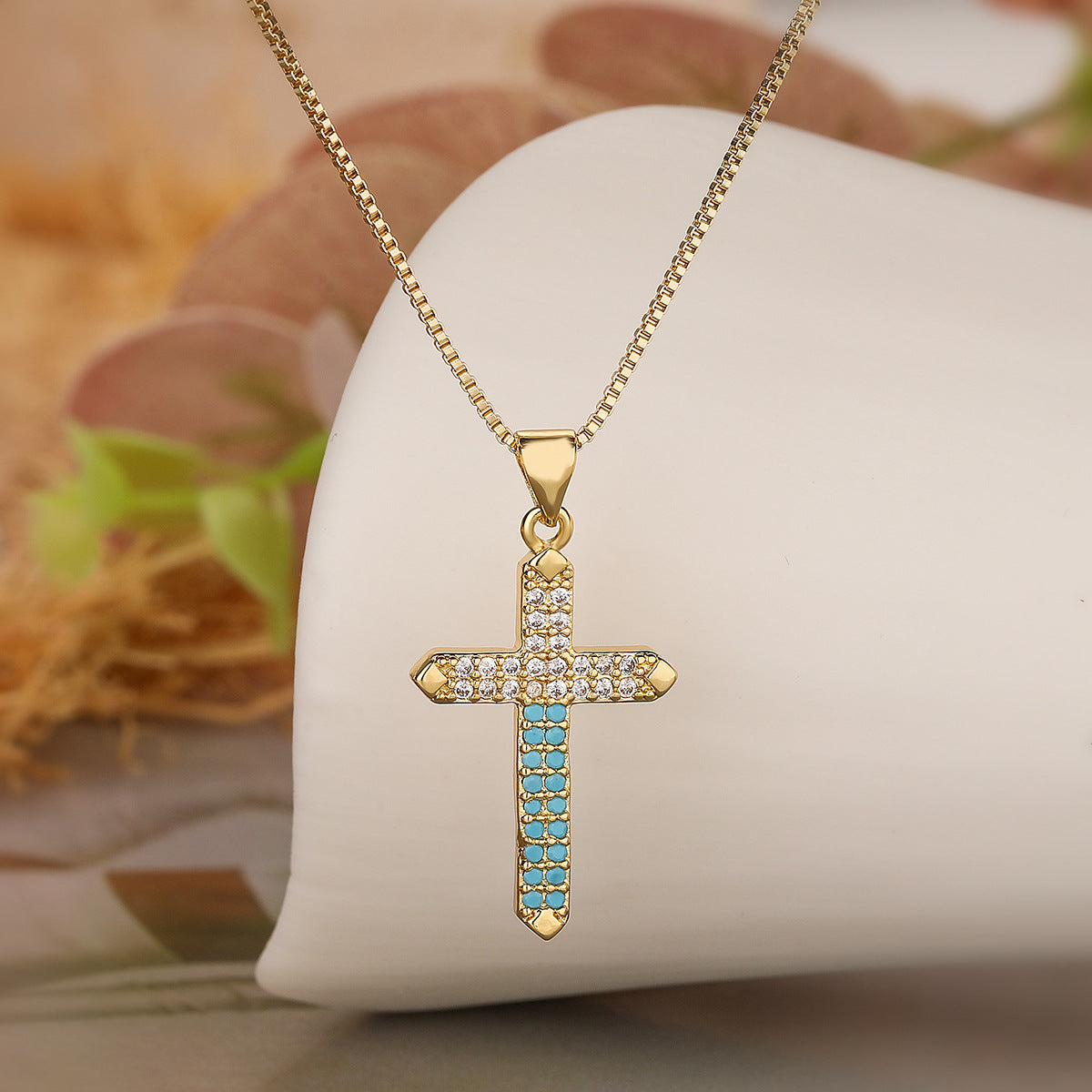 Collana con Pendente a Croce Minimalista da Donna in Rame con Placcatura in Oro 18K e Intarsio Completo di Zirconi