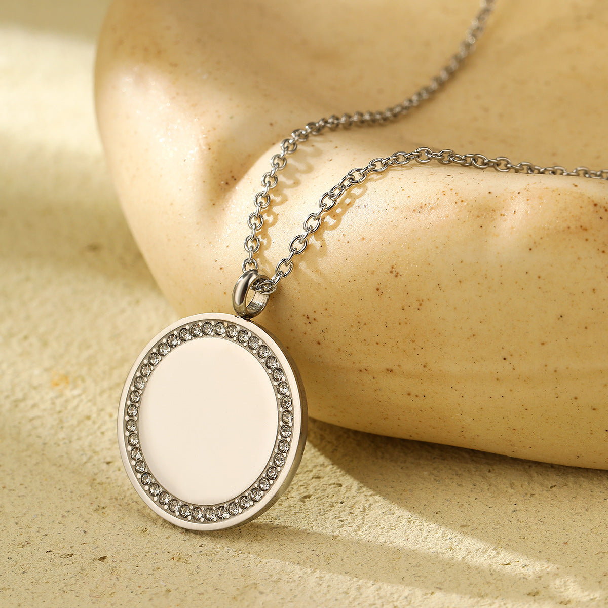 Collar colgante geométrico redondo minimalista para mujer, acero inoxidable con baño de oro, grabado personalizado, joyería de lujo versátil