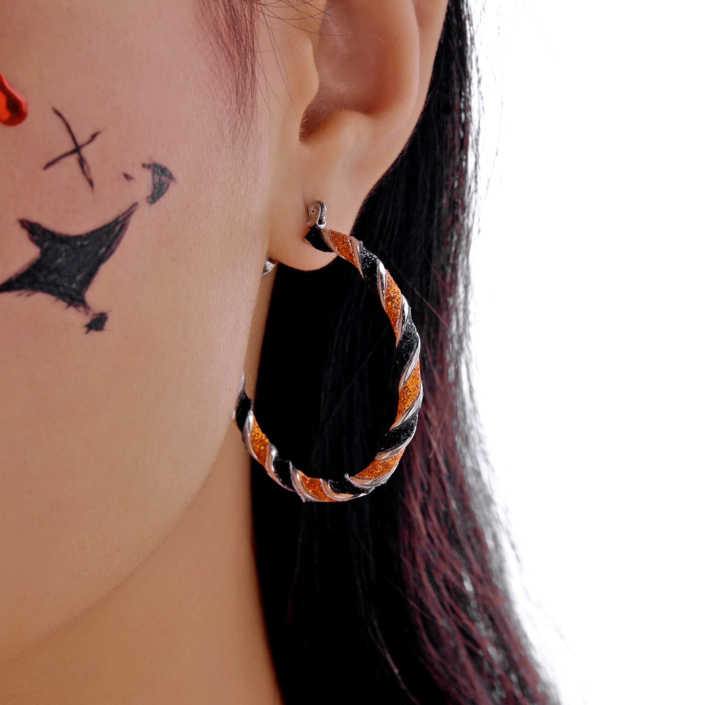 Pendientes de aro bonitos con diseño de calabaza para Halloween, para mujer, con cuerpo de aleación y acabado esmaltado