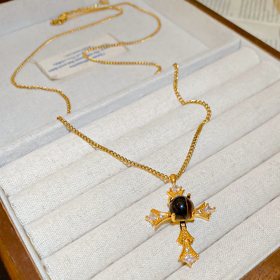 Collana con ciondolo a croce da donna stile vintage in rame con intarsio di zirconi