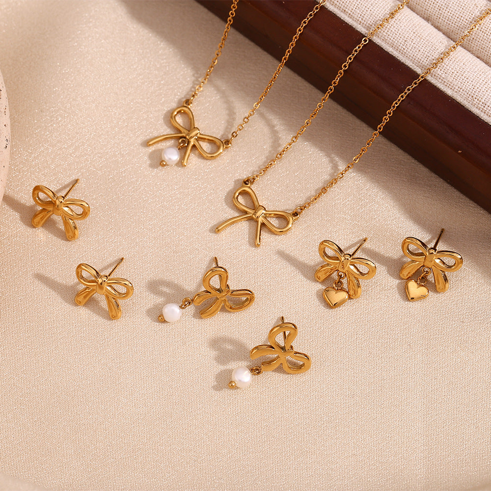 Minimalist Fashion Stainless Steel Plated 18K Gold Freshwater Pearl Necklace with Mini Heart and Bow Pendant