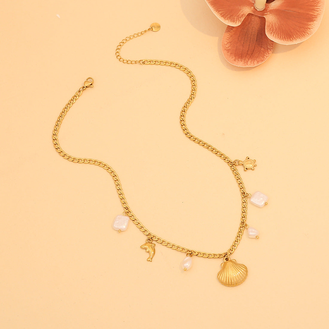 Collana Minimalista Turchese con Perline e Ciondolo a Conchiglia su Catena a Doppio Strato in Acciaio Inossidabile da Donna