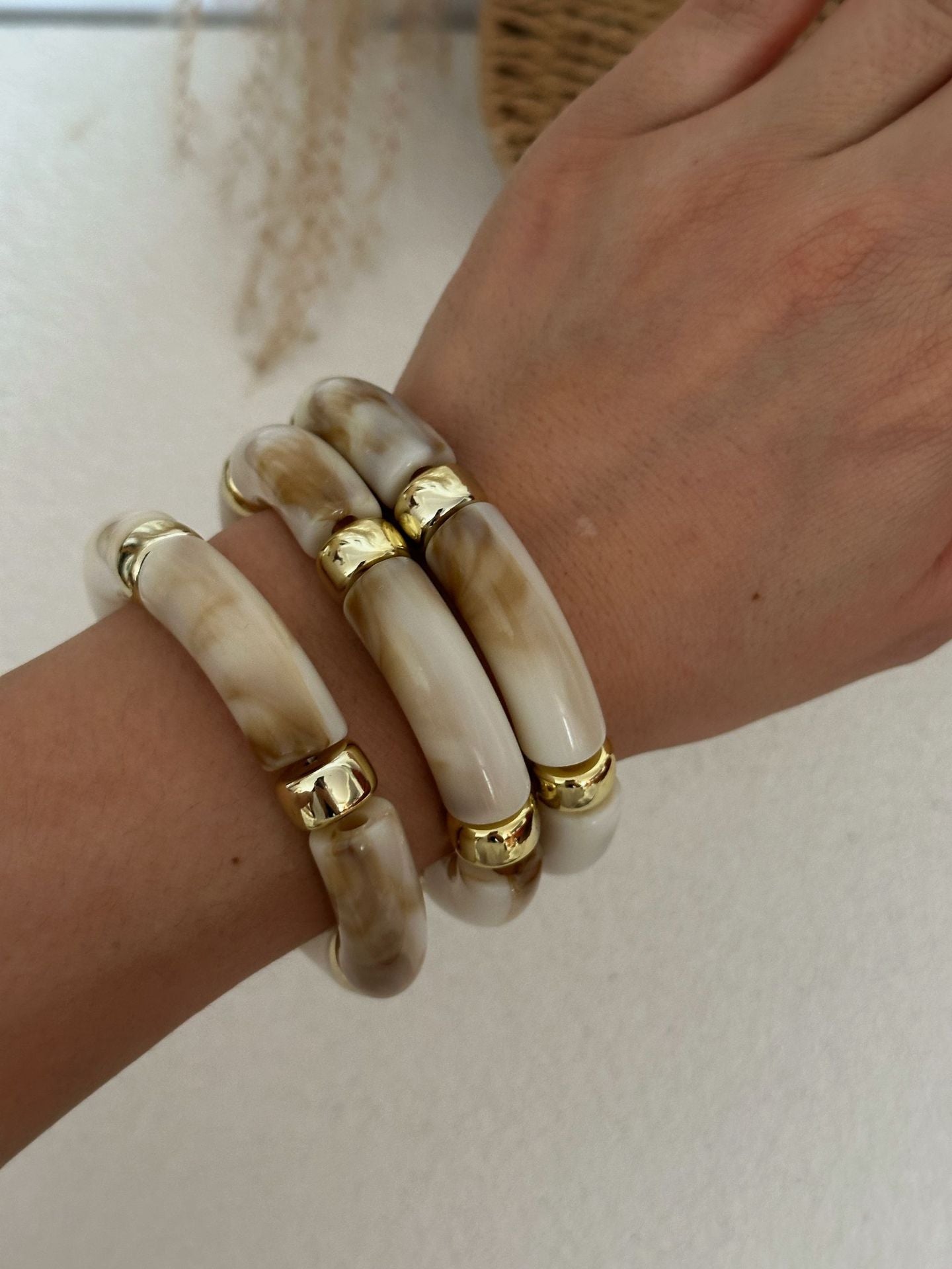 Bracciale Tondo in Acrilico con Placcatura Geometrica