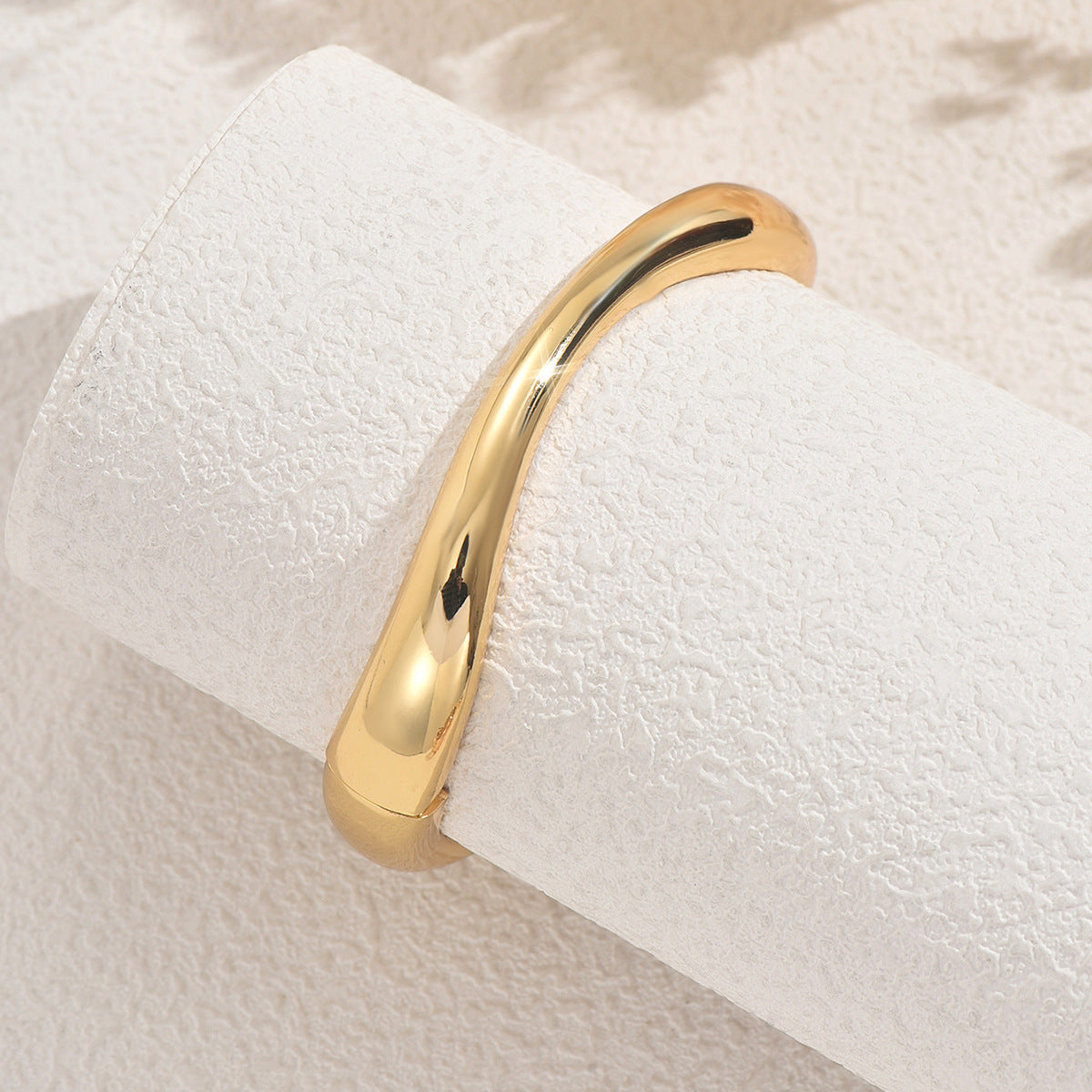 Bracciale da donna Geometrico Fashion-Commuter in lega placcata oro 18K Design leggero e lussuoso