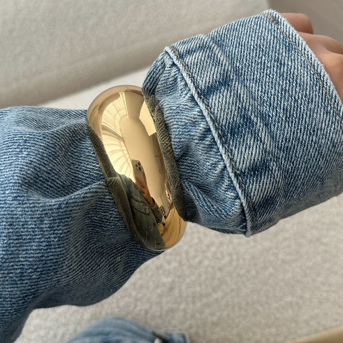 Pulsera de Aleación Dulce y Atrevida con Textura Martillada y Acabado Pulido para Mujeres