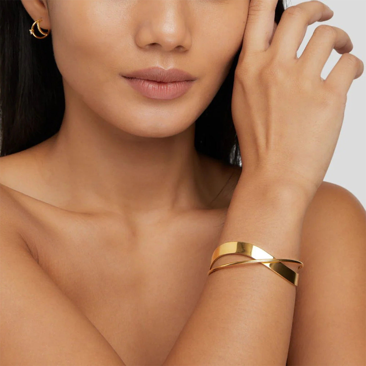 Pulsera de acero de titanio con chapado en oro de 18 quilates, diseño de línea geométrica, a la moda, para mujer