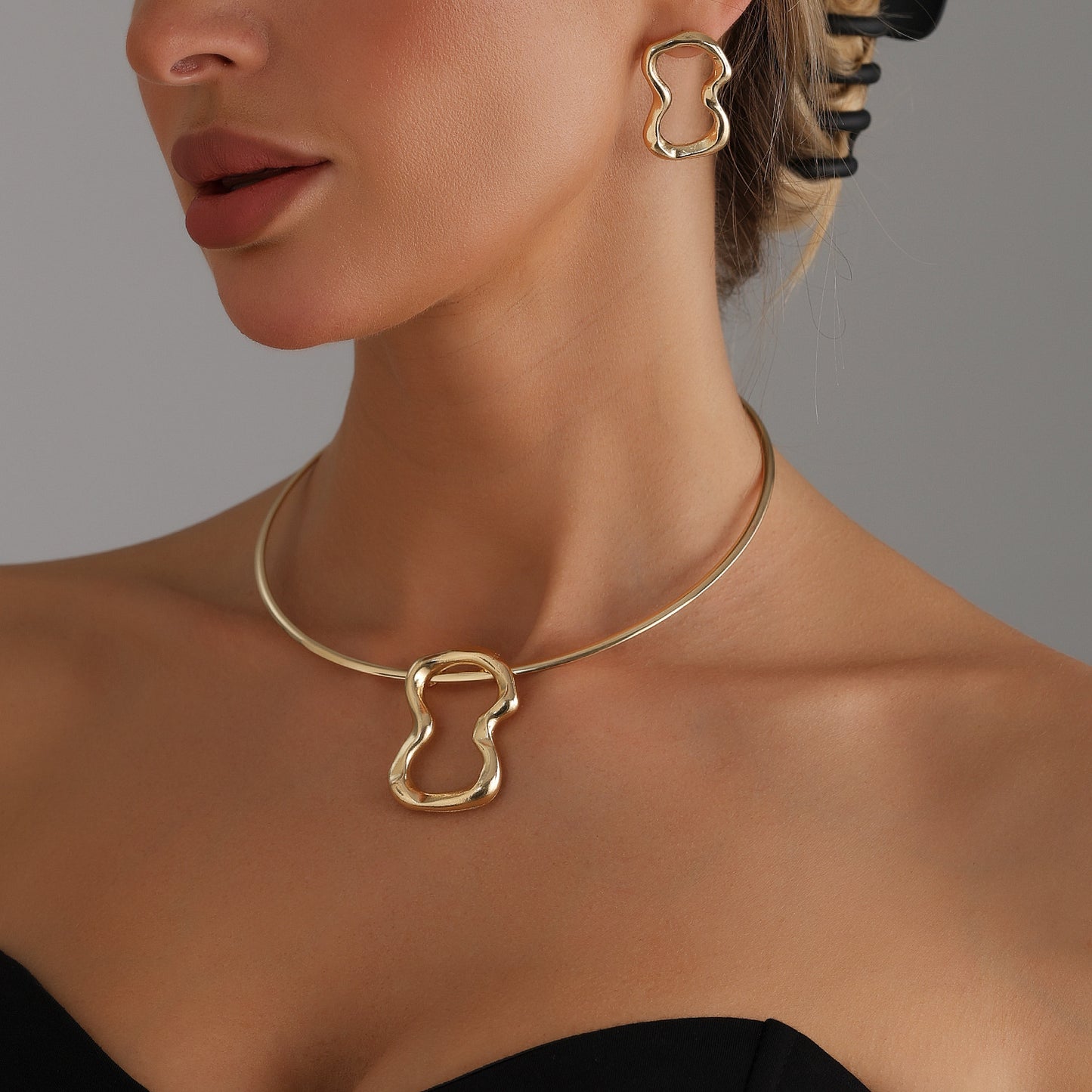 Geometric Fashion-Forward 8-Shaped Alloy Pendant Necklace Set with Plated Finish for Women