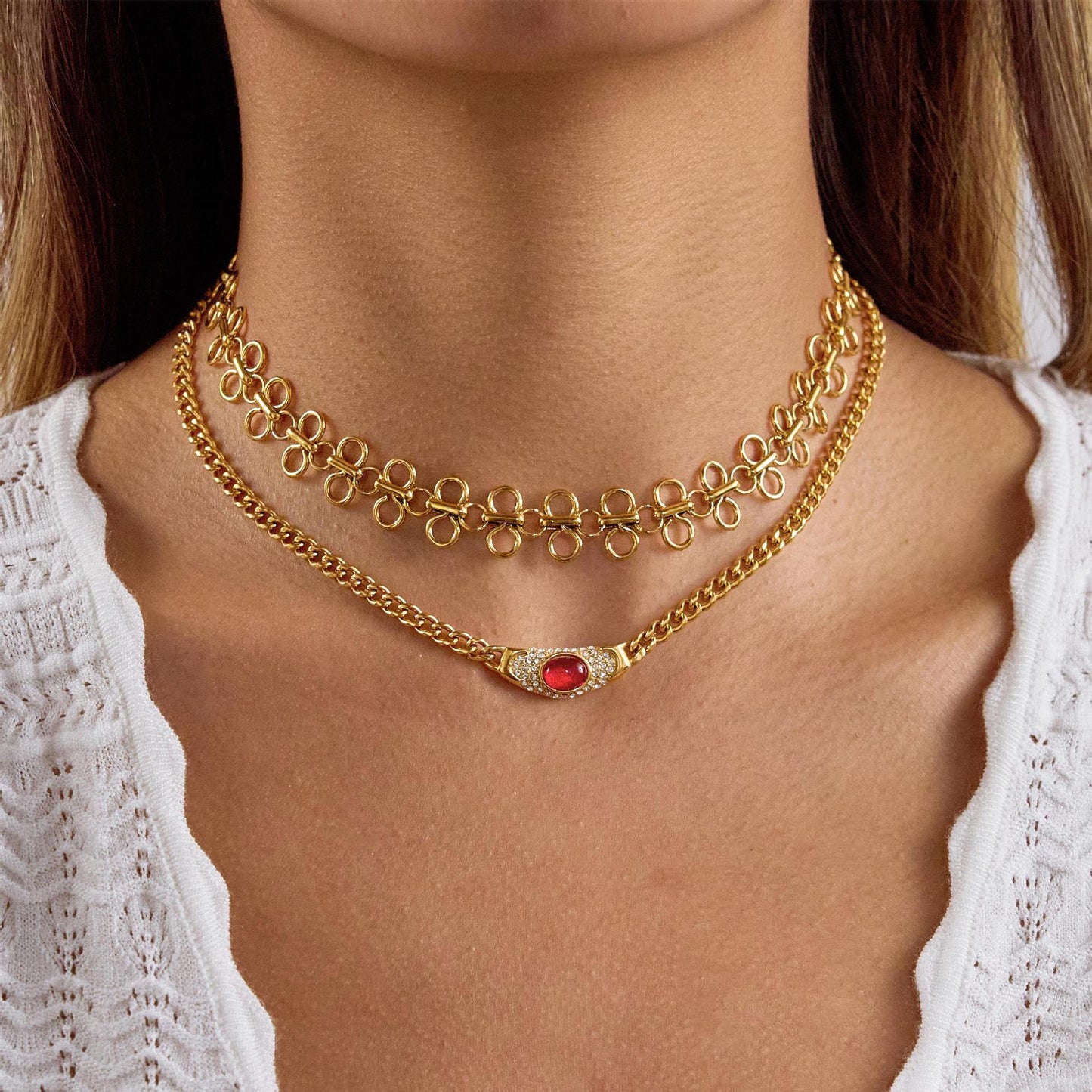Collana Pendente Minimalista a Croce in Acciaio al Titanio con Placcatura in Oro PVD per Donna