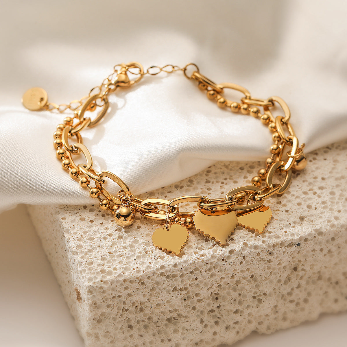 Bracciale da donna a doppio strato in acciaio inossidabile placcato oro 18 carati a forma di cuore, elegante e minimalista
