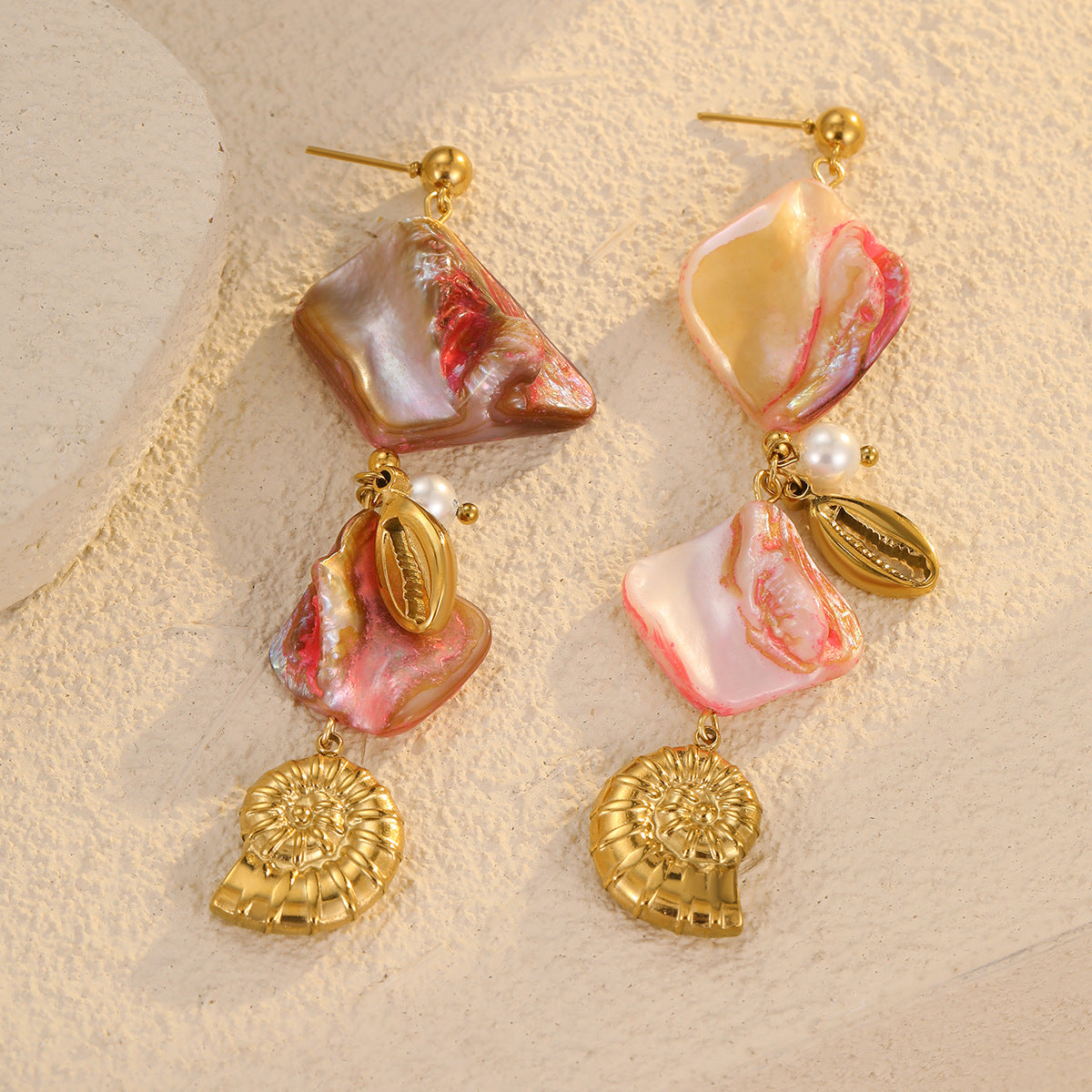 Orecchini a perno conchiglia con nappa in stile spiaggia bohémien, in acciaio inossidabile e perle conchiglia in titanio, colore rosa