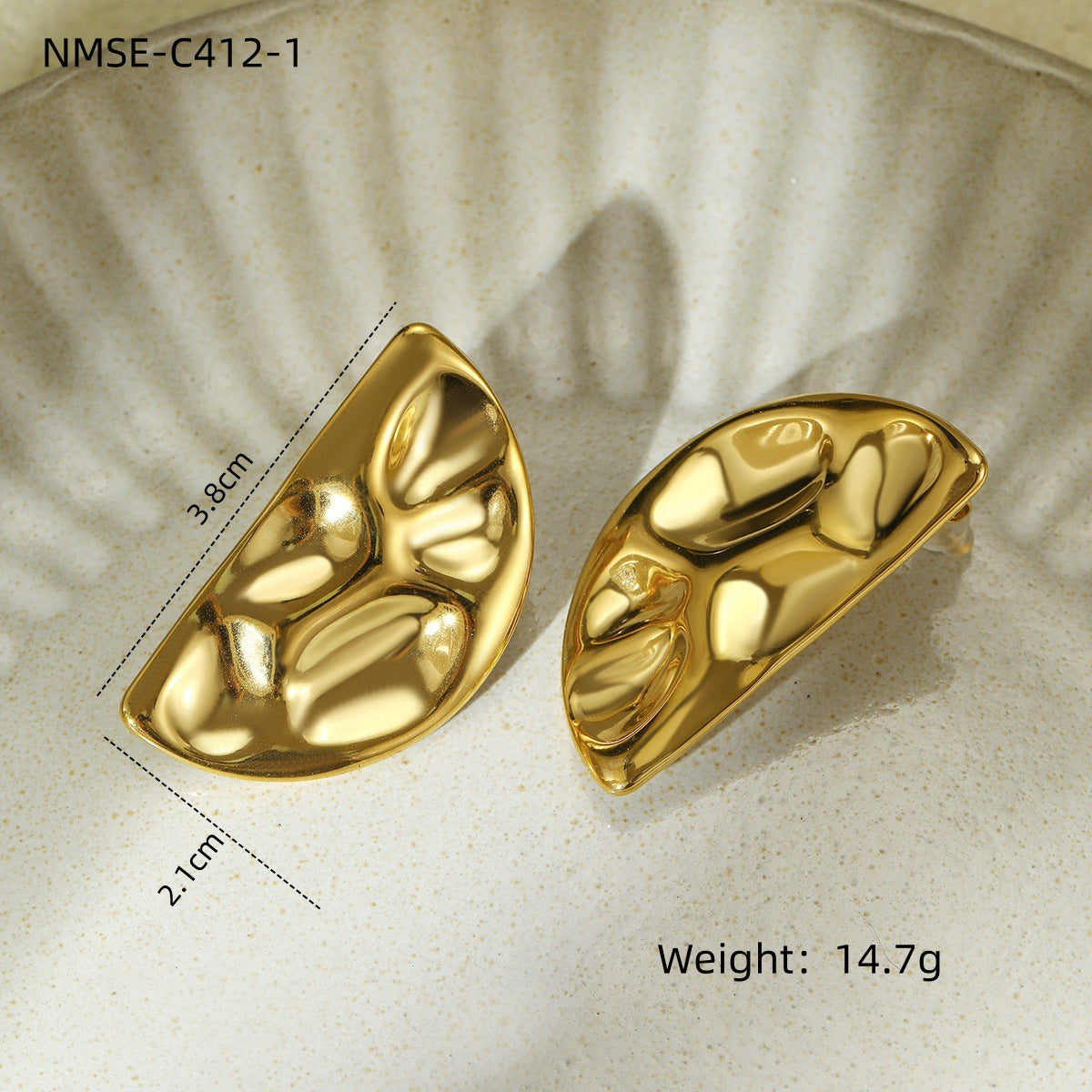 Eleganti orecchini e anello abbinato in acciaio inossidabile geometrico con finitura martellata e placcata
