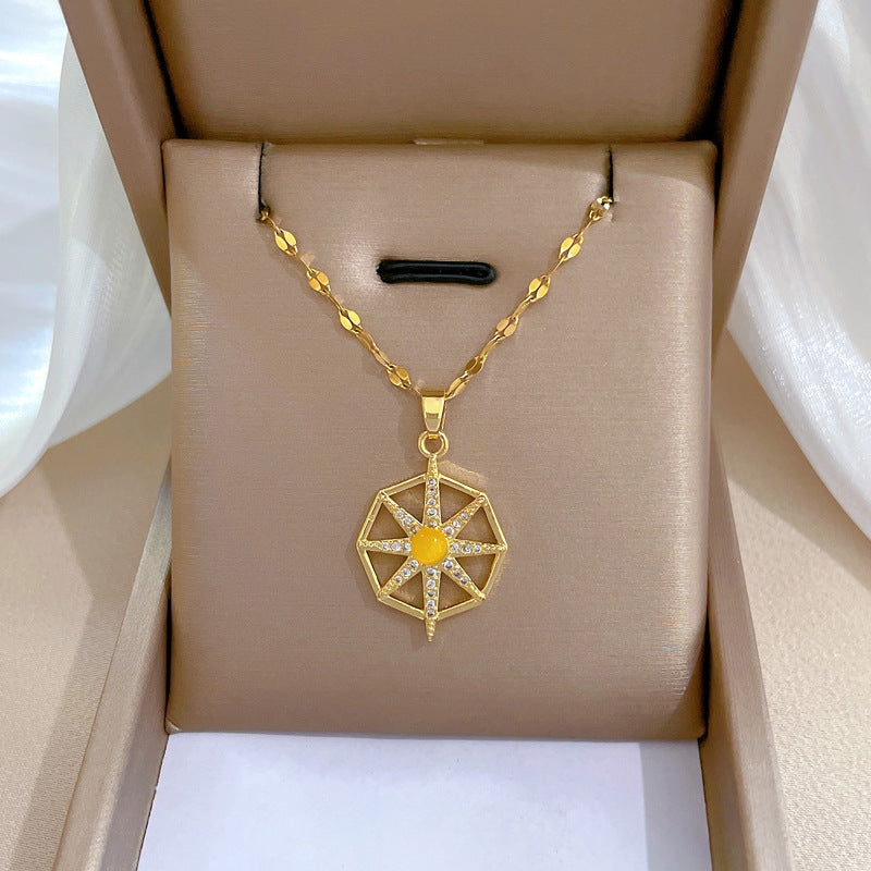 Collana con pendente a stella geometrico minimalista da donna in acciaio al titanio con strass micro-pavé su catena clavicolare