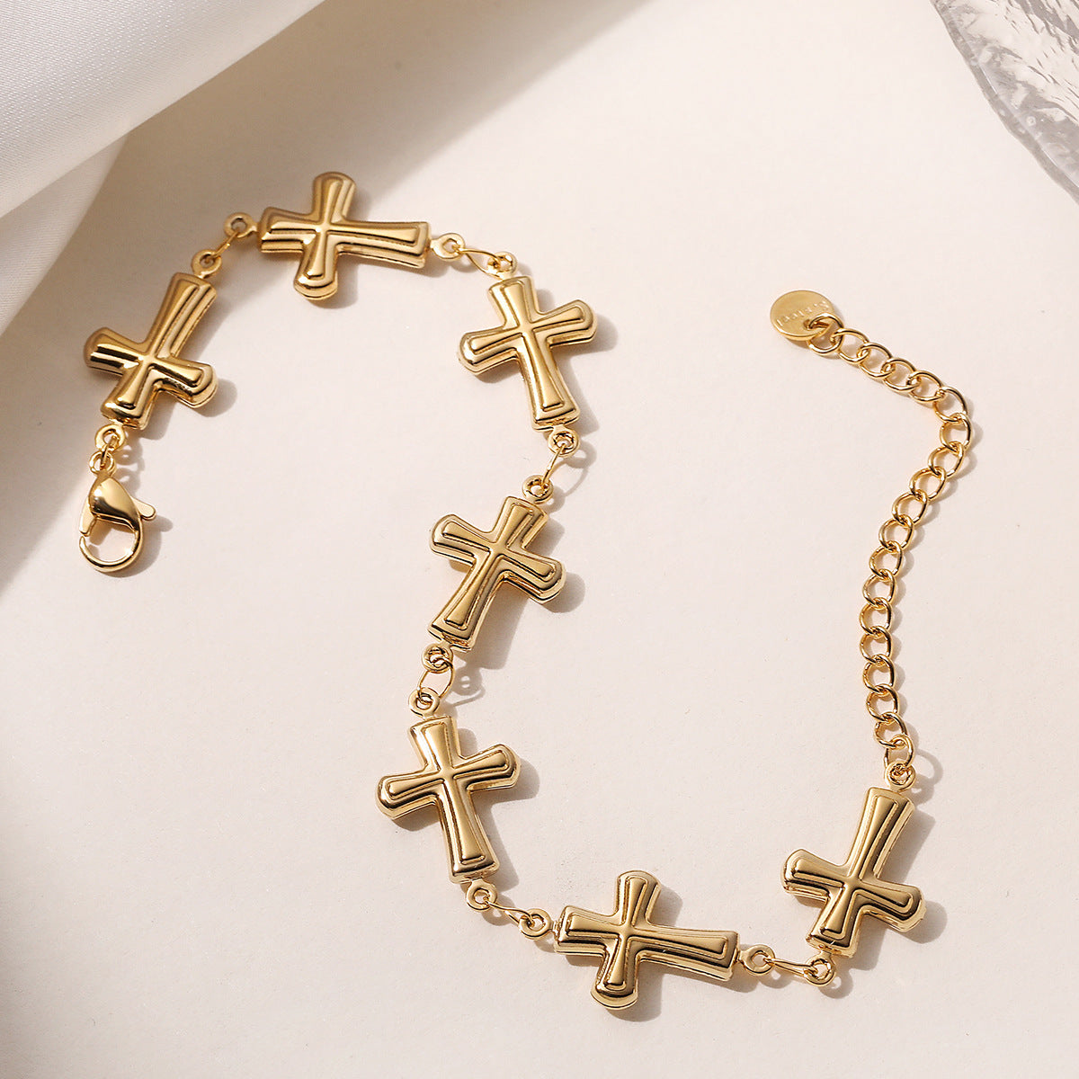 Vintage Cross Pendant Stainless Steel Bracelet for Women with 18K Gold Plating, Fashionable and Versatile Hand Jewelry