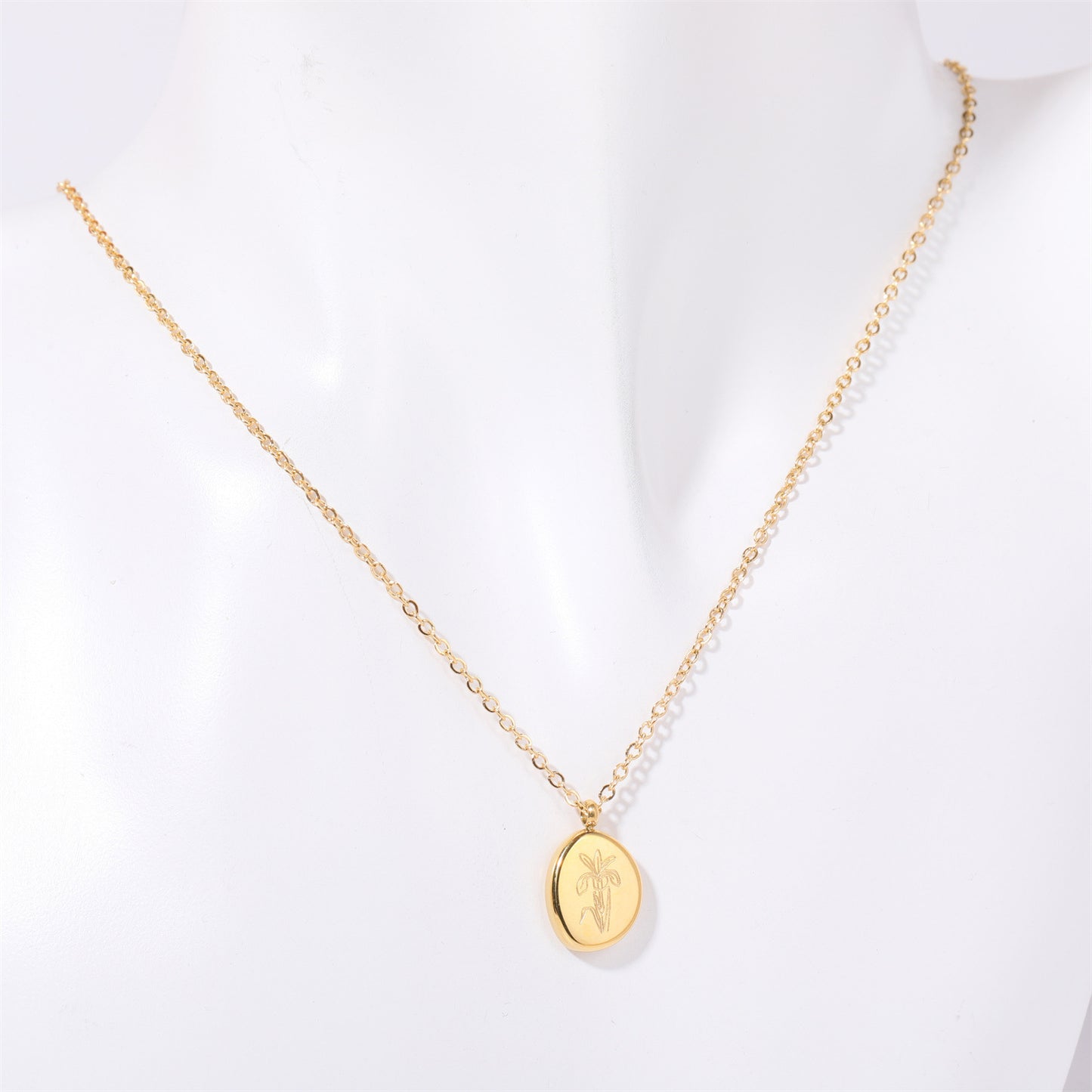 Geometric Oval Pendant Necklace in Titanium Steel with 18K Gold Plating for Women and Men