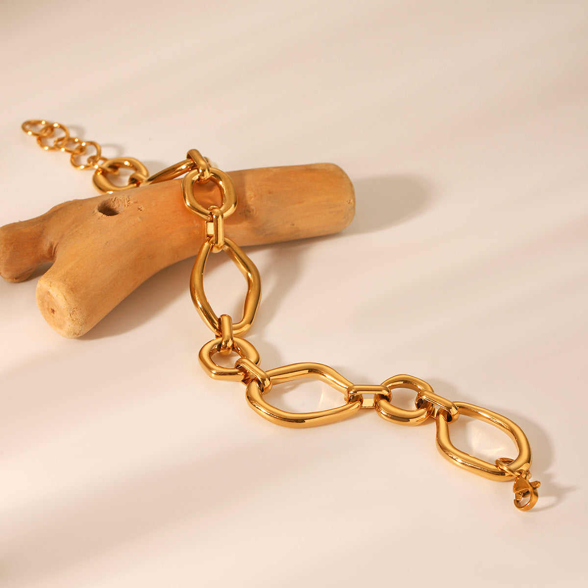 Bracciale da donna minimalista irregolare geometrico in acciaio inossidabile con finitura placcata gioielleria di lusso