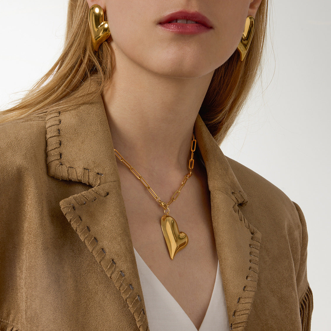 Aretes de Acero Inoxidable en Forma de Corazón Minimalistas con Acabado Chapado para Mujer