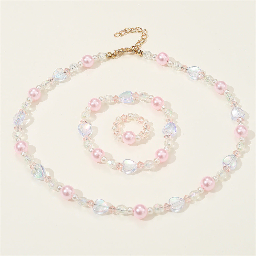 Conjunto de collar minimalista para niñas con cuentas de resina y vidrio en forma de corazón y cadena de cuentas redondas