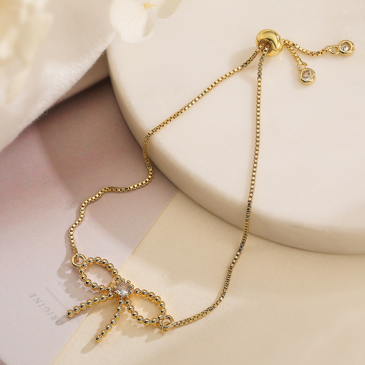 Sweet Style Bowknot-Shaped Hand Chain for Women Made of Brass with Real Gold Plating and Micro-Paved Zirconia