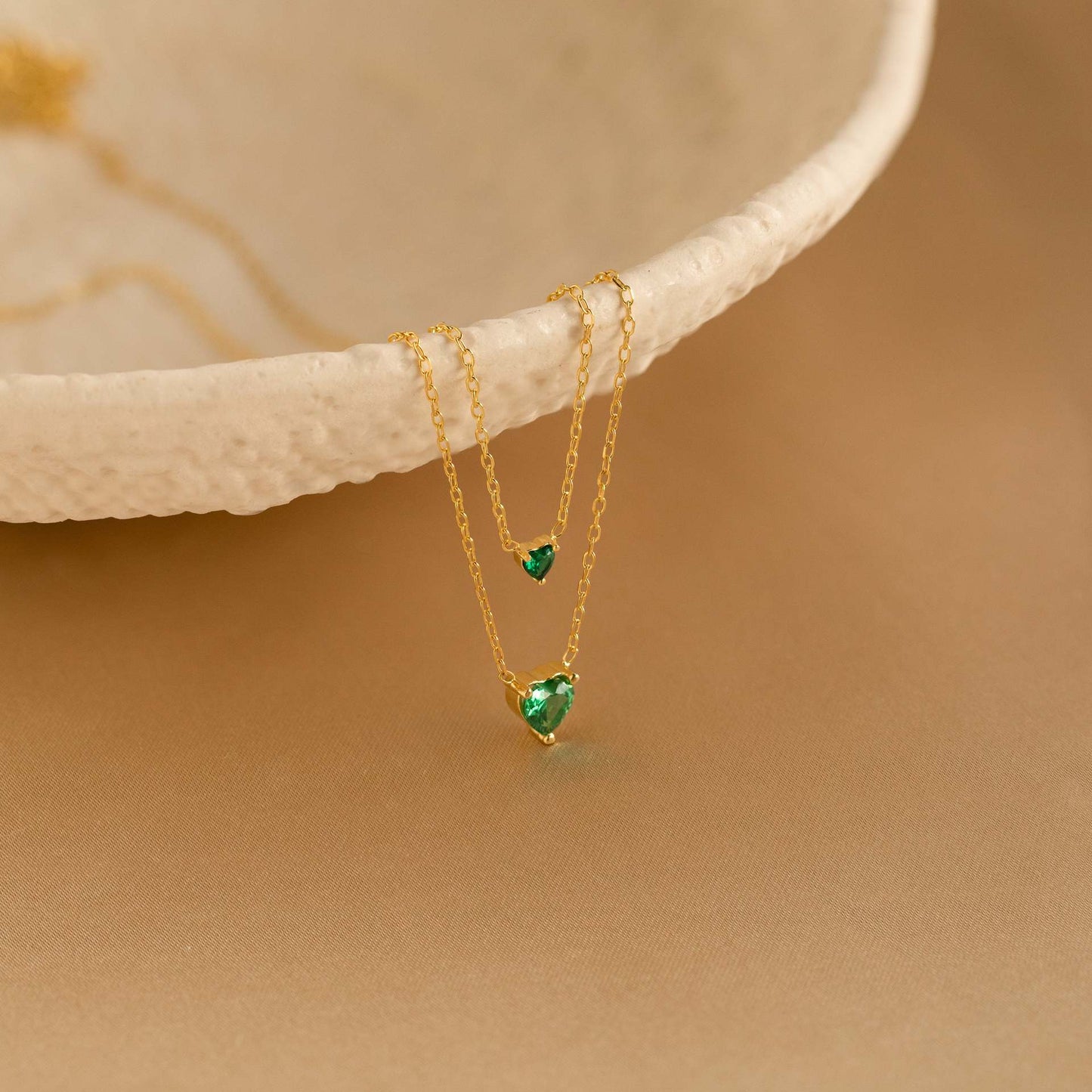 Collana con ciondolo geometrico alla moda in acciaio inossidabile con ciondolo a forma di cuore in pietra portafortuna in acciaio al titanio elettrolitico e catena a O