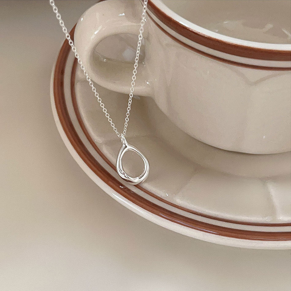 Collana da Donna Minimalista con Pendente Geometrico a Goccia in Argento Sterling 925