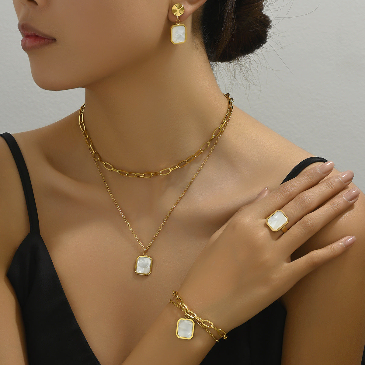 Juego de collar, pendientes y anillo de lujo minimalista chapado en cobre geométrico cuadrado para mujer