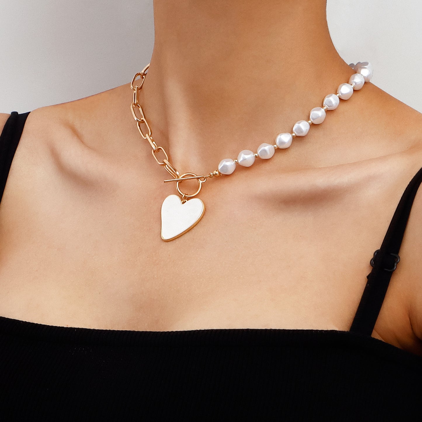 Fashionable Geometric Rhombus Pearl Heart Mother-of-Pearl Pendant Necklace for Women Alloy Chain with Plating Finish