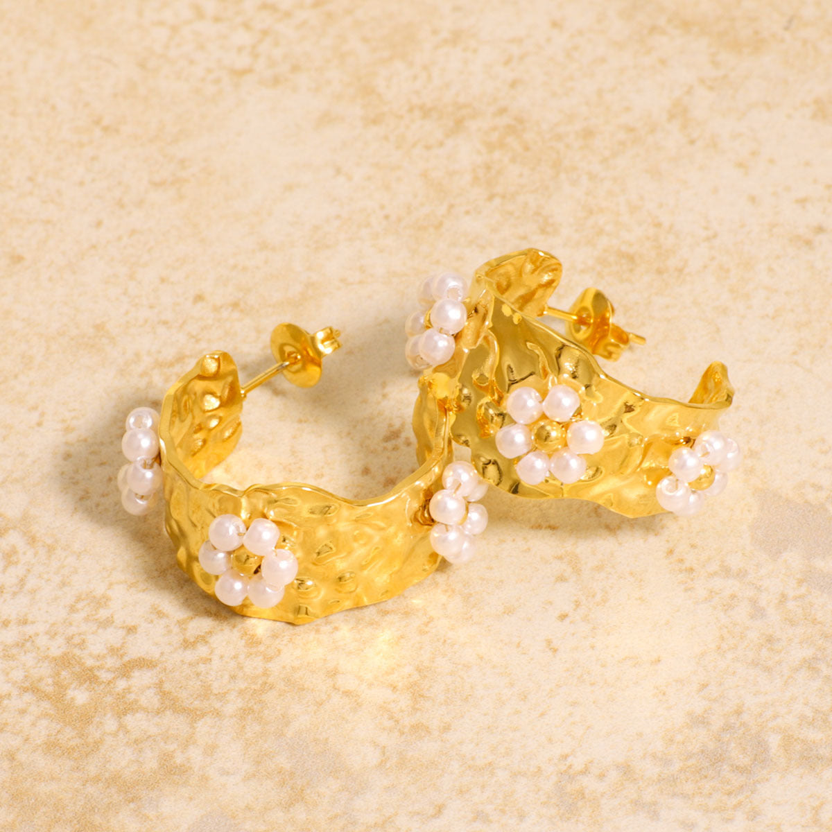 Orecchini in acciaio inossidabile a C geometrici stile Ins con intarsio di fiori e perle da donna