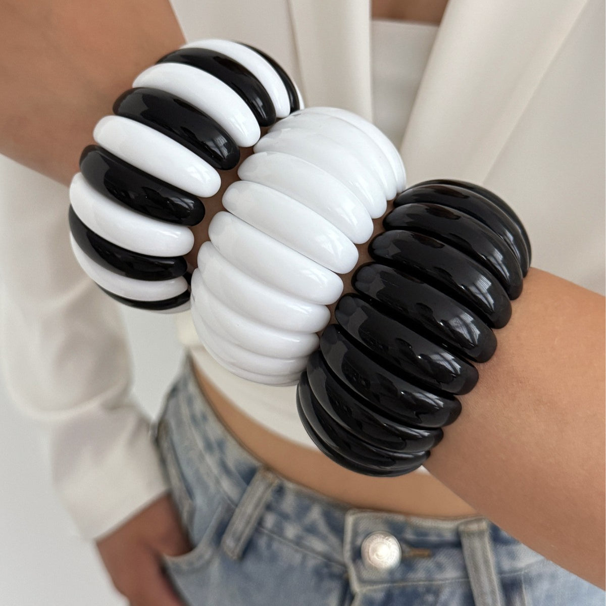 Elegant Geometric Oval Resin Bangle Bracelet for Women