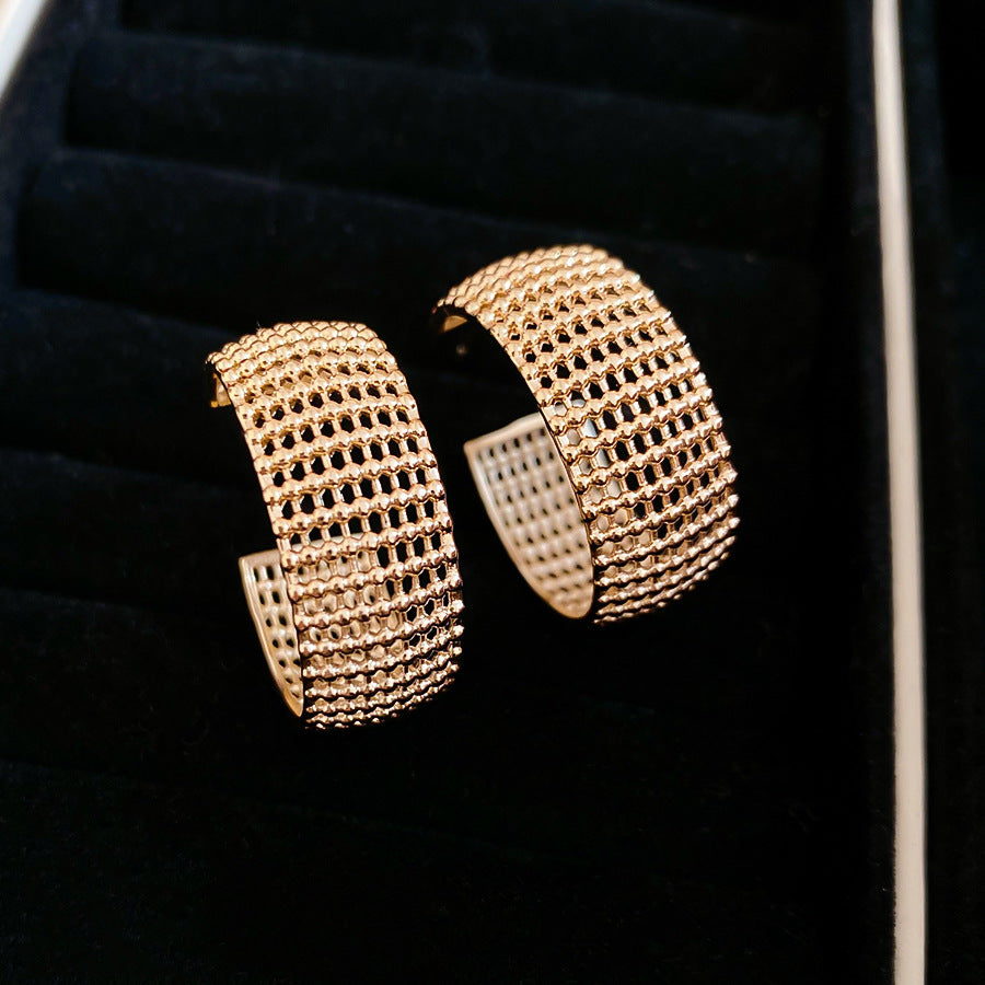 Orecchini a Cerchio Geometrici a C in Metallo con Finitura Argentata da Donna, Polsini Auricolari Minimalisti alla Moda