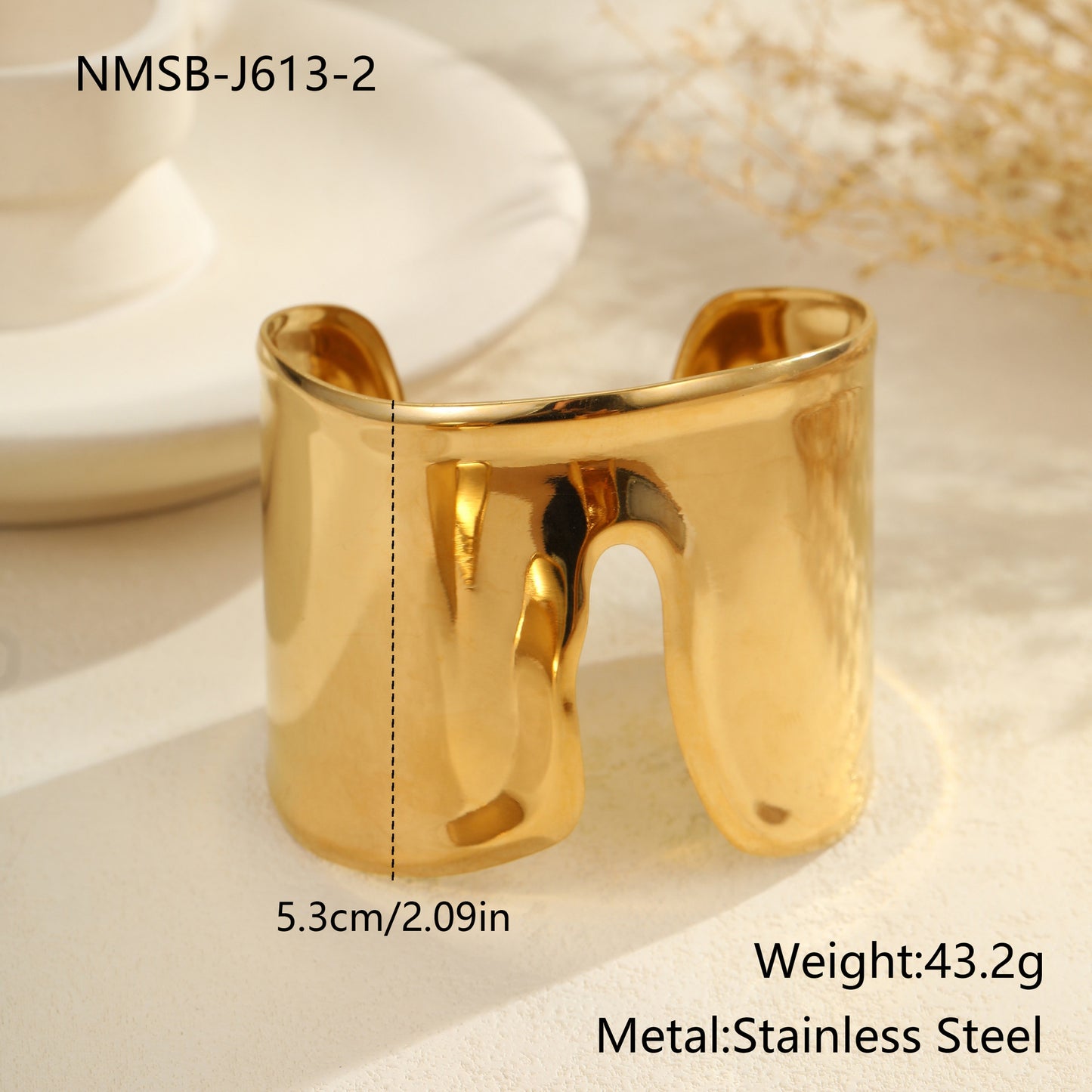 Fashionable Wave Geometric Stainless Steel Cuff Bracelet with Gold Plating for Women