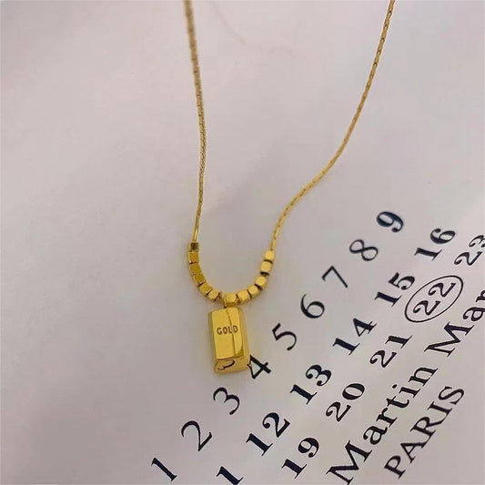 Collar minimalista geométrico con colgante cuadrado de acero de titanio chapado en oro para mujer