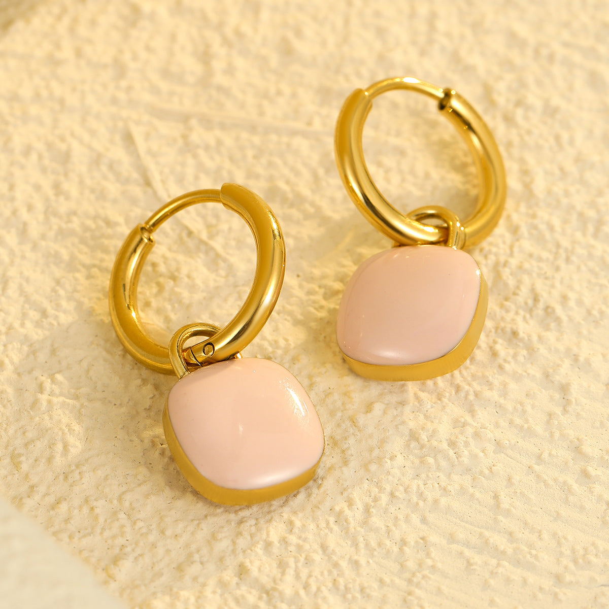 Pendientes de Acero Inoxidable con Colgante Cuadrado Esmaltado de Moda para Mujer con Acabado Chapado