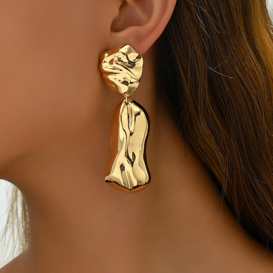 Pendientes de tuerca minimalistas geométricos de metal doblado para mujer con acabado galvanizado