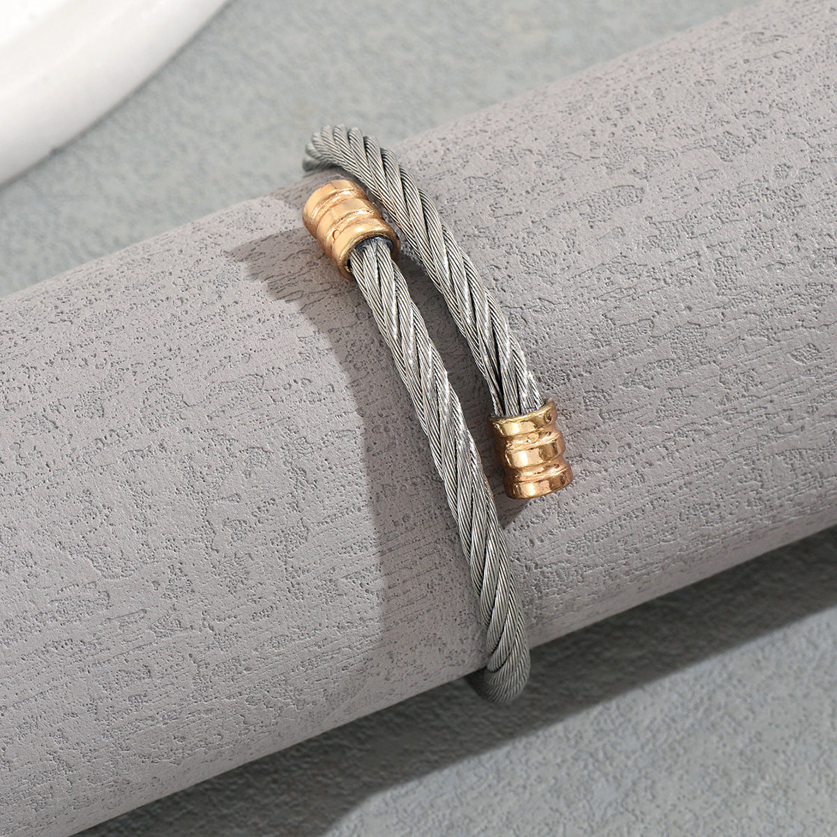 Pulsera Brazalete Ajustable Geométrica de Cobre con Acabado Galvanizado para Mujer, Diseño Moderno