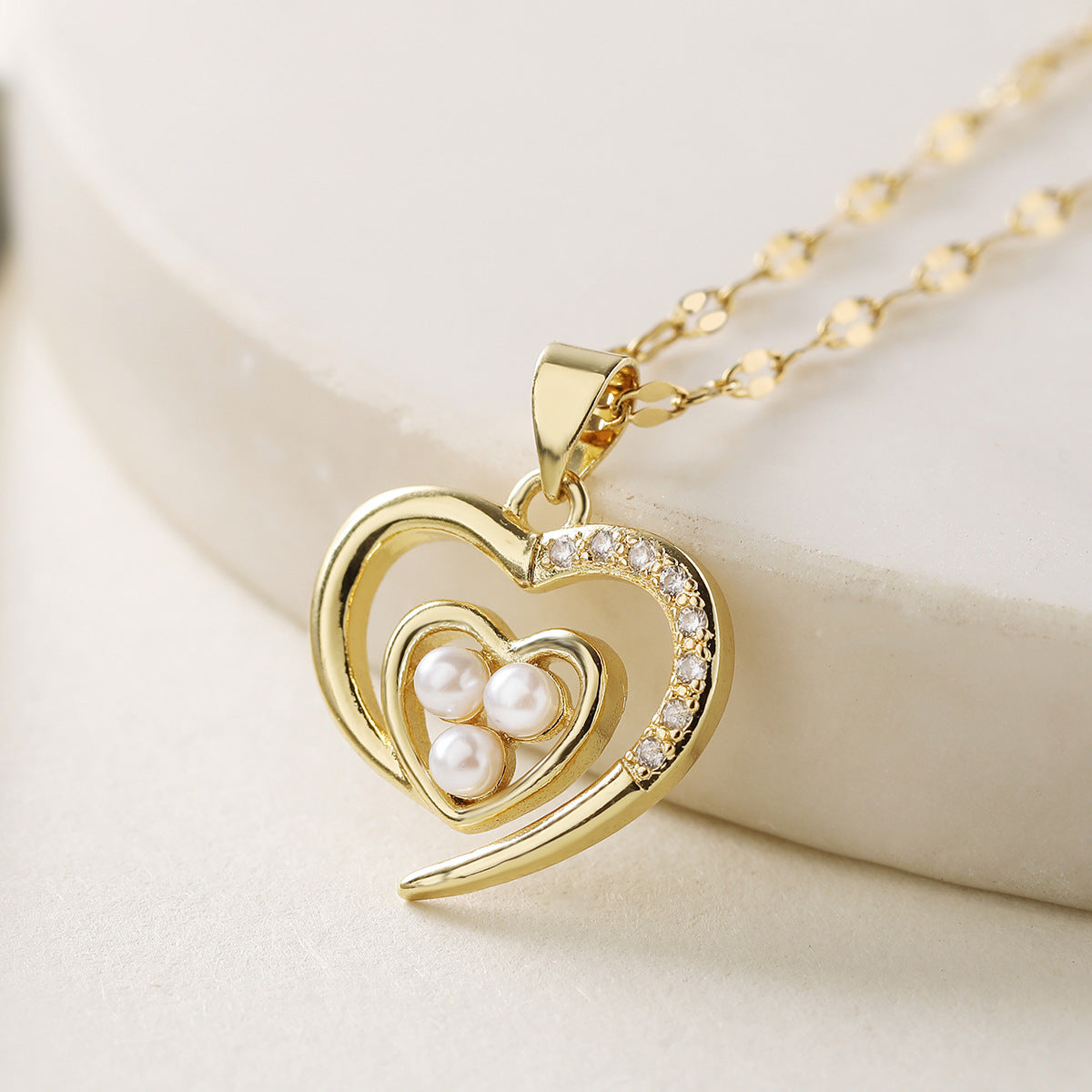 Elegant Minimalist 18K Gold Plated Brass Heart Necklace with Cubic Zirconia and Pearl Pendant for Women