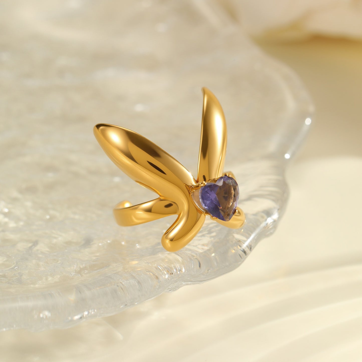 Anello da donna minimalista irregolare geometrico in acciaio inossidabile placcato oro con accento di zirconi